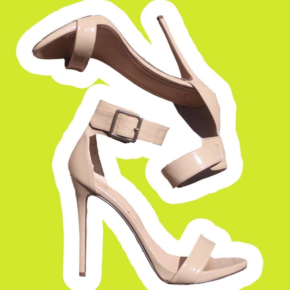 LIKE NEW NUDE HEELS